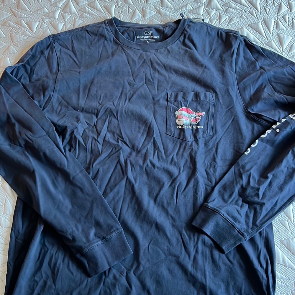 NWT Vineyard Vines along Sleeve
